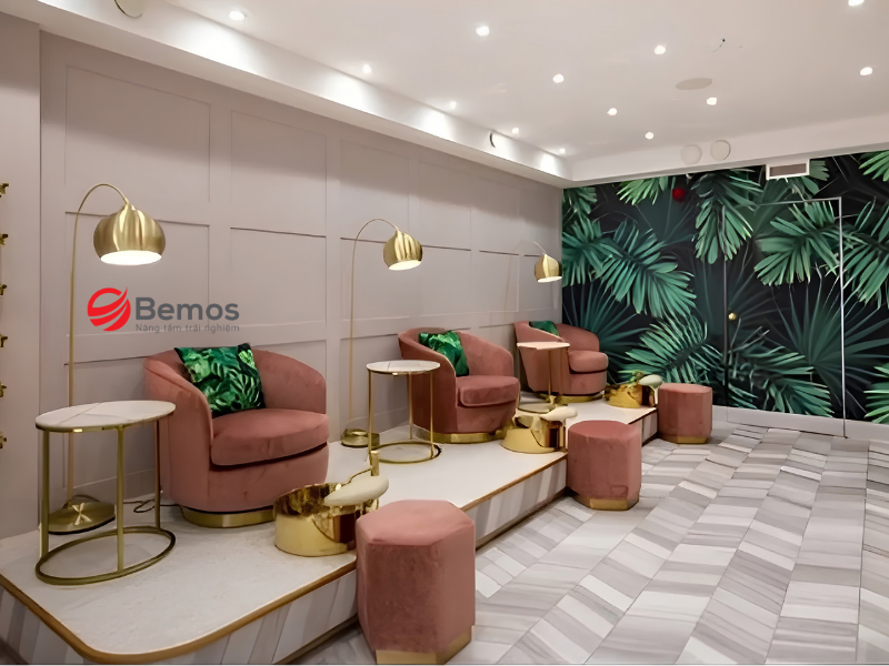 Nỗi sợ tinh dầu dính bẩn trên ghế sảnh spa